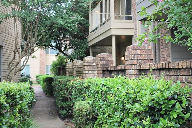 Primary Photo - 11201 Lynbrook Dr
