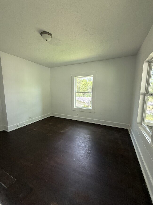 Building Photo - 1401 9th Ave