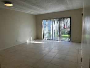 Building Photo - 3527 NW 114th Terrace