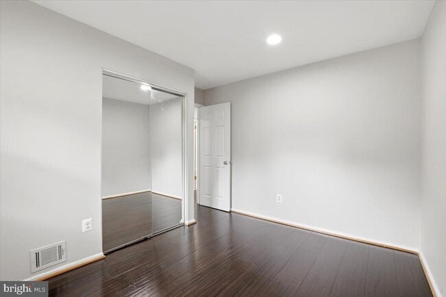 Building Photo - 131 Casmar St SE