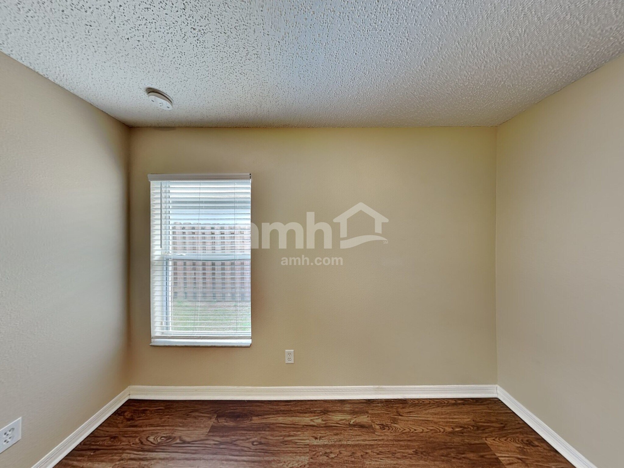 Building Photo - 1110 Bluegrass Dr