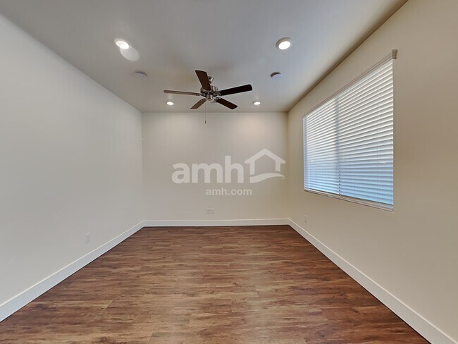 Building Photo - 11536 W Mesquite St