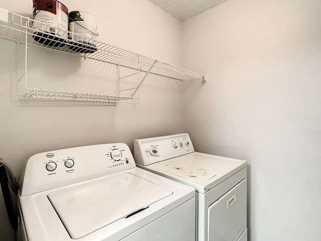Building Photo - 713 Secret Harbor Ln