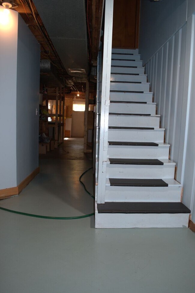 Building Photo - Marvelous 4 Bed 2.5 Bath House In Quarry H...