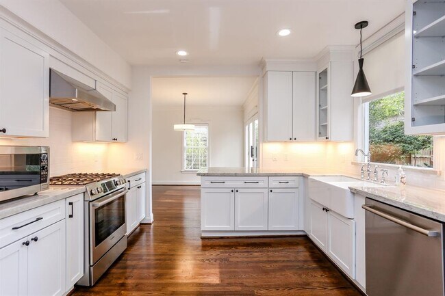 Building Photo - 3125 Wroxton Rd