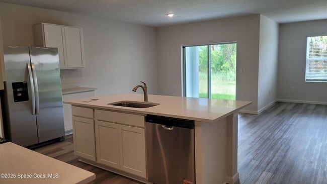 Building Photo - 583 Mimosa St SW