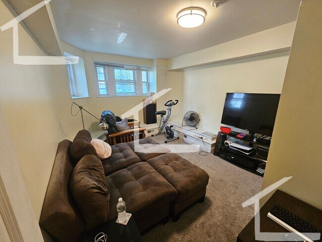 Building Photo - 2bed basement unit rent $2400
