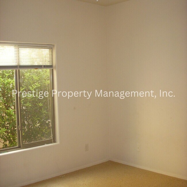 Building Photo - 346 E Calle Puente Lindo