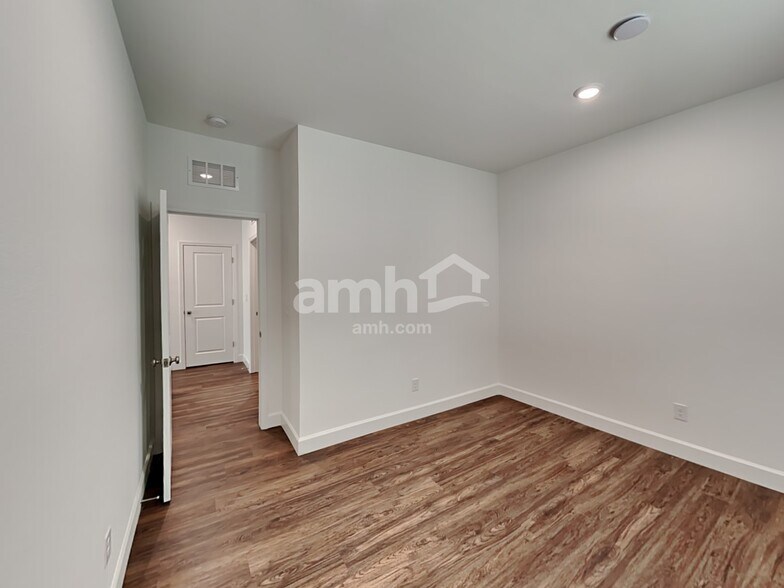 Building Photo - 9140 Ribbon Mdw Ct