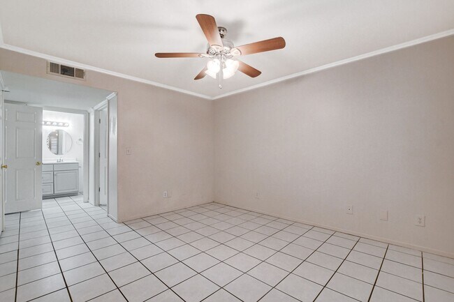 Building Photo - AMERICANA Property Mgmt - Gated 1st floor ...