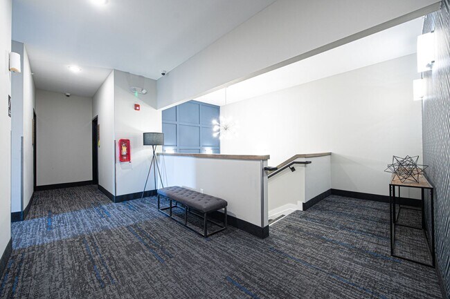 Building Photo - Short North! Fully Furnished 1 Bedroom, 1 ...