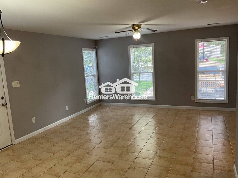Building Photo - 9619 Littleleaf Dr