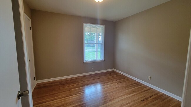 Building Photo - 6408 Robinhood Ln NW