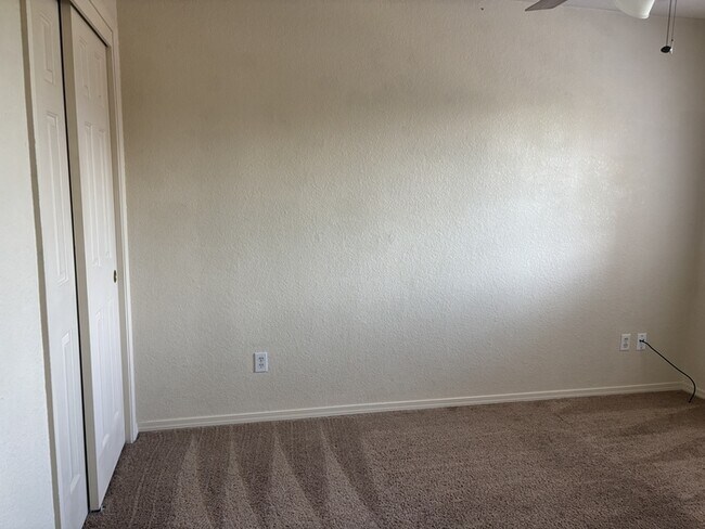 Building Photo - Modesto 4 Bedroom 2.5 Bathroom Home