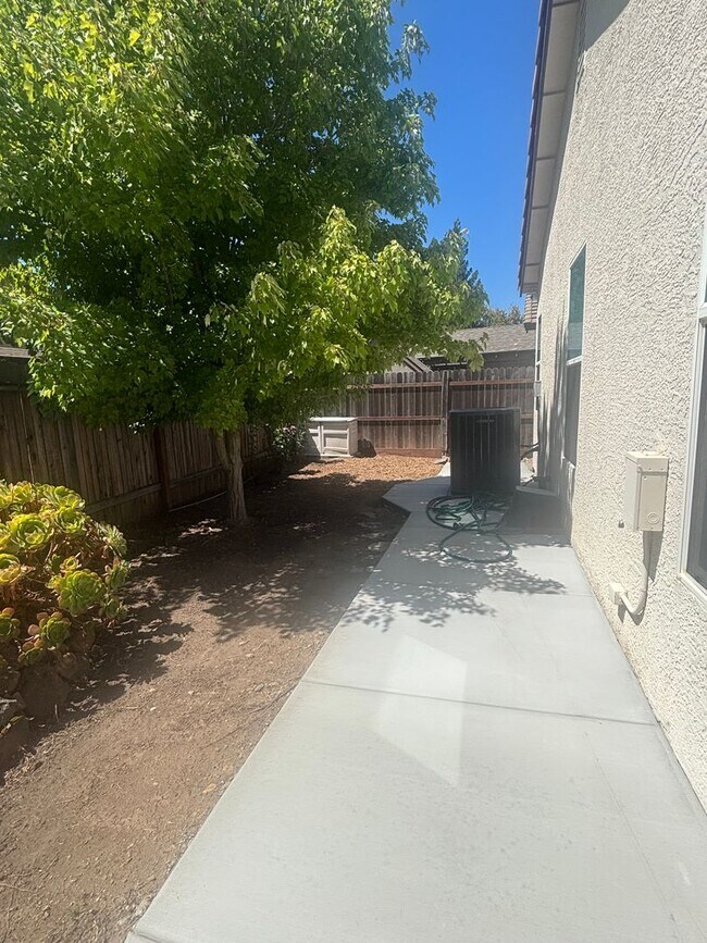 Building Photo - BEAUTIFUL 4-BEDROOM HOME IN ELK GROVE!!