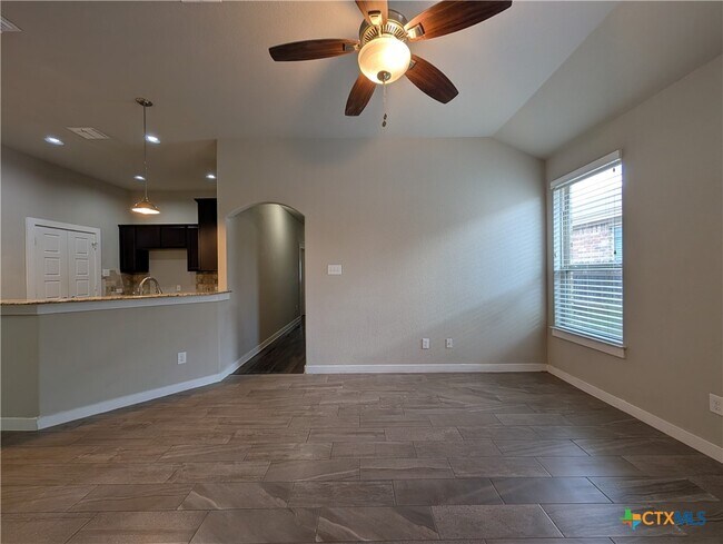 Building Photo - 549 Creekside Frst