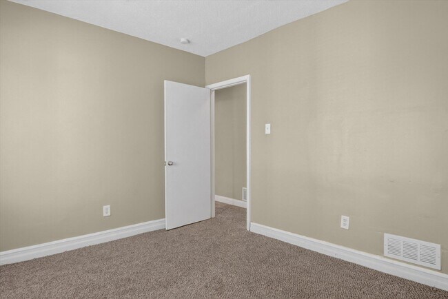 Building Photo - 3825 Waverly St