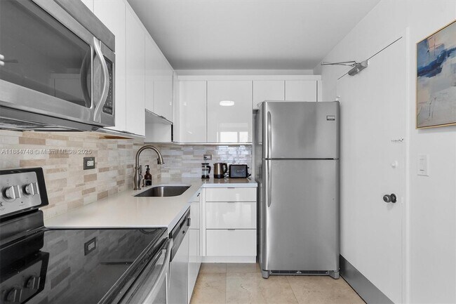 Building Photo - 5555 Collins Ave