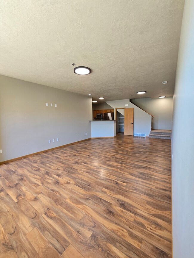 Building Photo - Beautiful Condo!!!