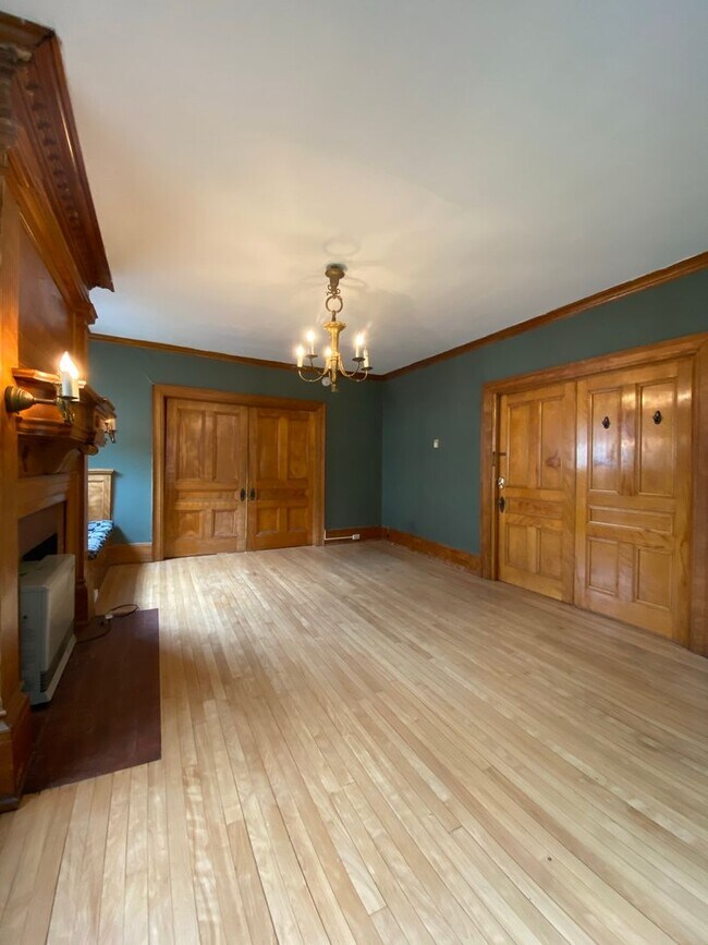 Building Photo - 207 S Union St