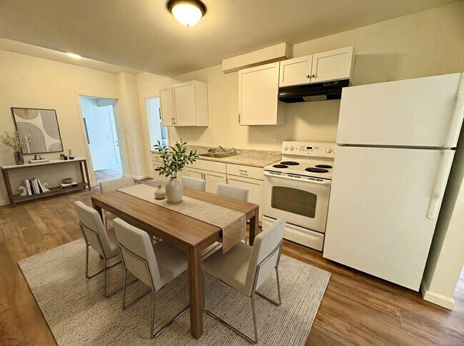 Building Photo - 133 W Maple St