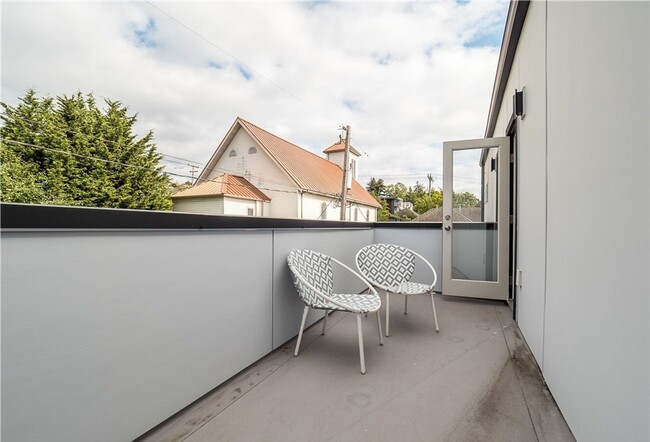Building Photo - Luxury 3-Bed Interbay Townhome