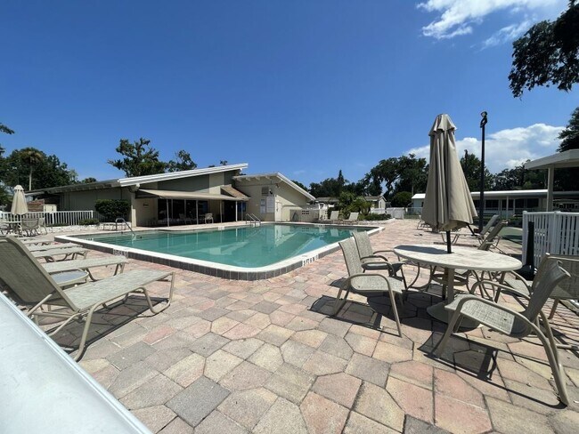 Building Photo - 20 Glen Cove Ct