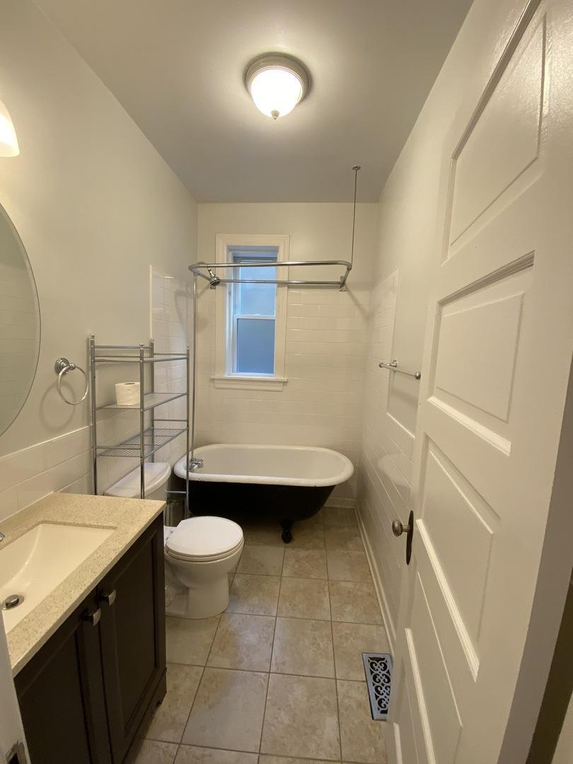 Building Photo - 1460 W Huron St