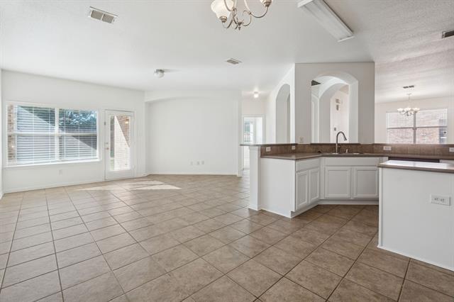 Building Photo - 11001 La Grange Dr