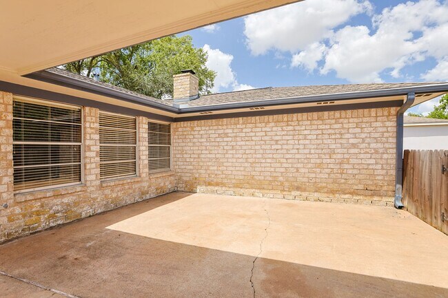 Building Photo - 815 Park Meadow Dr