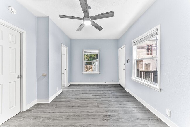 Interior Photo - 1711 E Appleton St