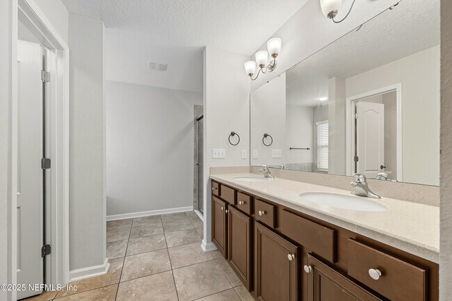 Building Photo - 15653 Mason Lakes Dr