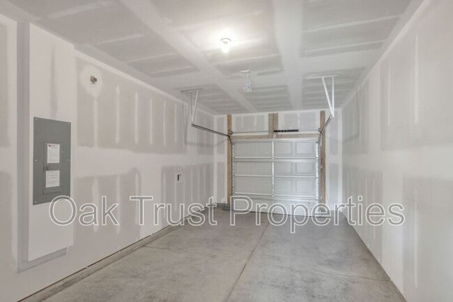 Building Photo - 726 Ridgley Dr
