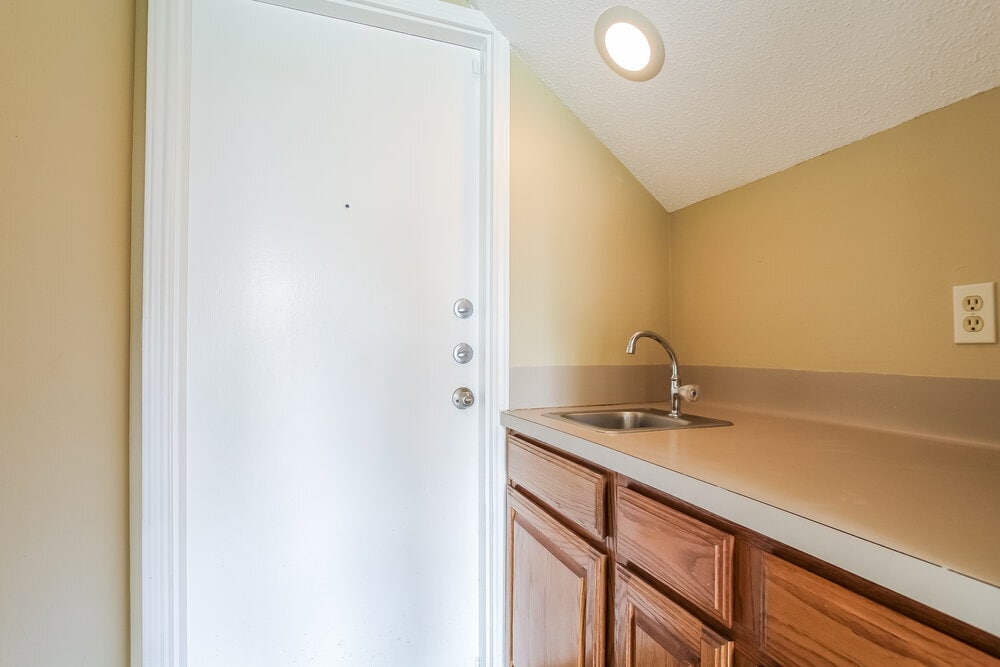 Building Photo - 6018 Fern Hollow Ct