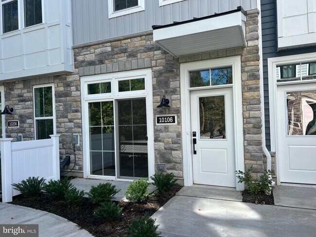 Building Photo - 10106 Donatello Dr