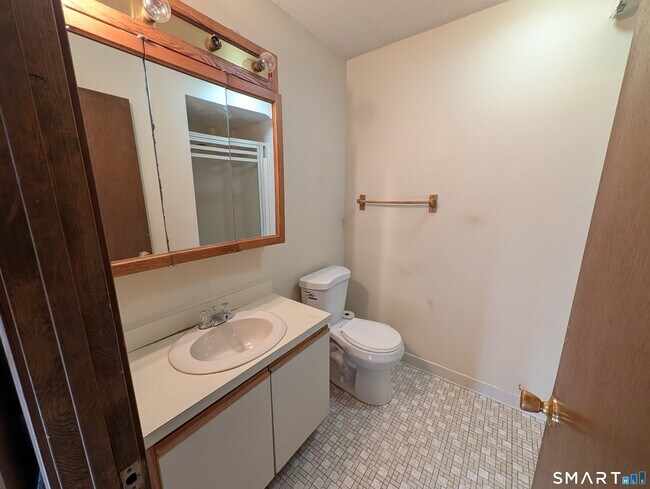 Building Photo - 17 Little Oak Ln