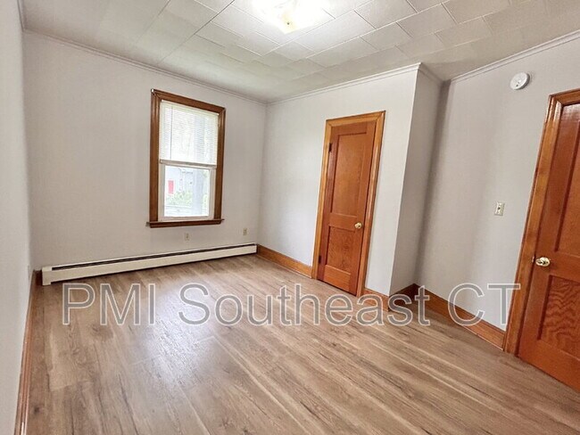 Building Photo - 91 Willowbrook St