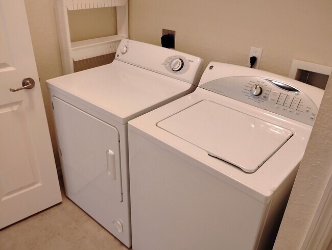 Building Photo - Annual Unfurnished 3 Bed 2 Bath Single Family Home in Stoneybrook of Venice!
