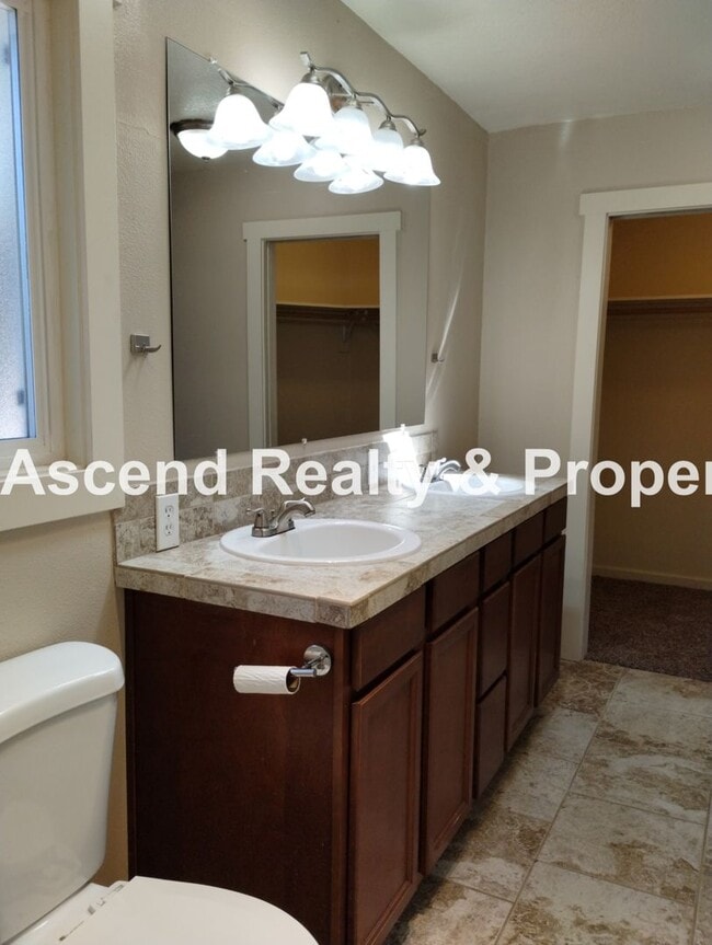 Building Photo - *Price Drop & Move In Special* One Level O...