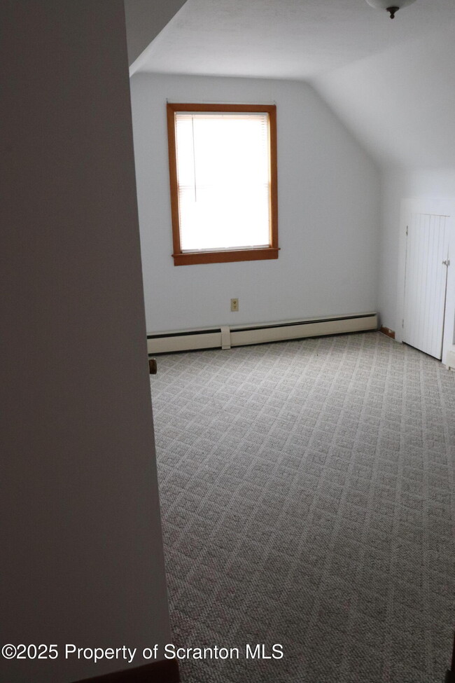 Building Photo - 112 1st St