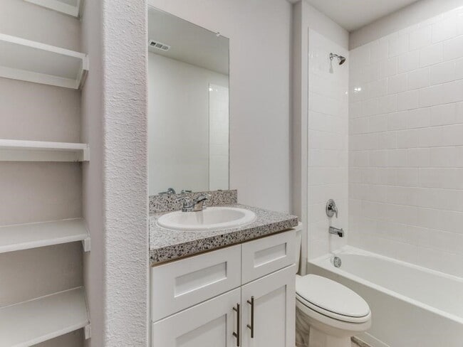 Building Photo - 233 Abingdon St