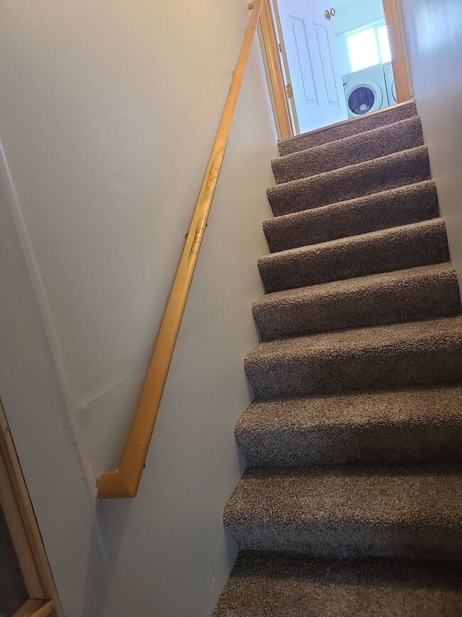 Building Photo - Spacious 4 bedroom 2.5 bedroom home in the Coeur d'Alene.