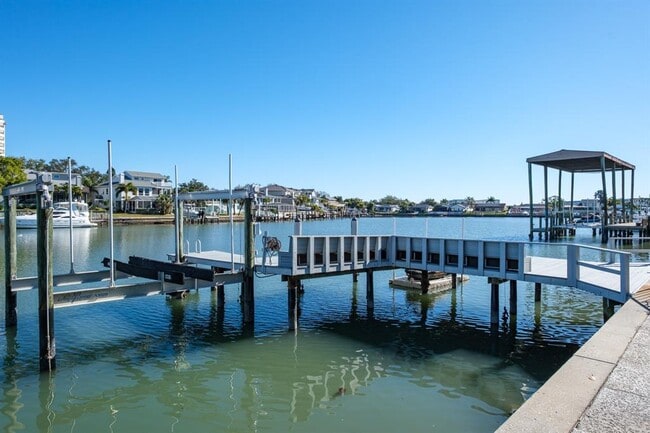 Building Photo - 5949 Seabird Dr S