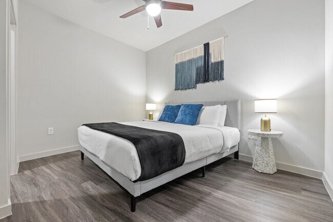 Building Photo - 5820 1/2 Cameron Road-SI FL2-ID1303392P