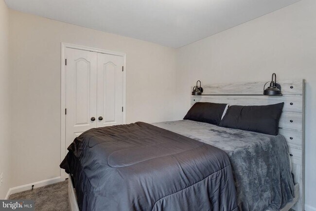 Building Photo - 9301 Cedar Forest Dr