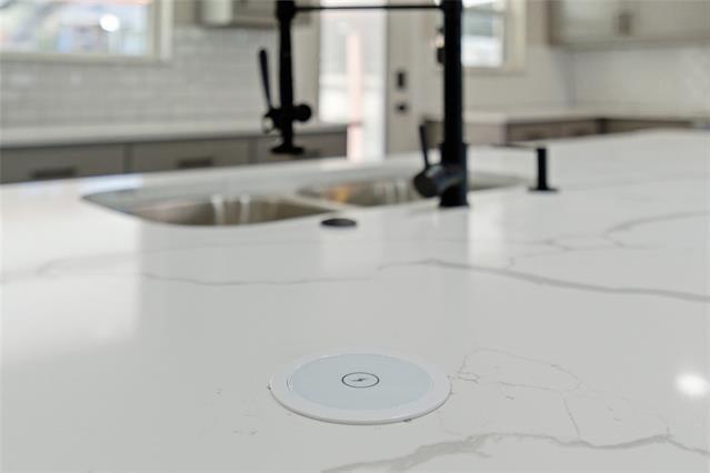 Building Photo - 205 Lacewell St