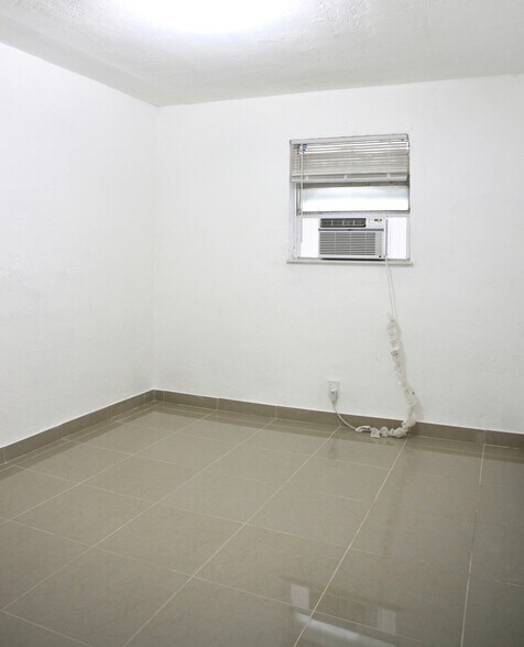 Building Photo - 1046 Foster Rd
