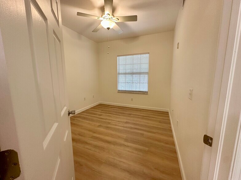 Second room/offce - 9055 Colby Dr