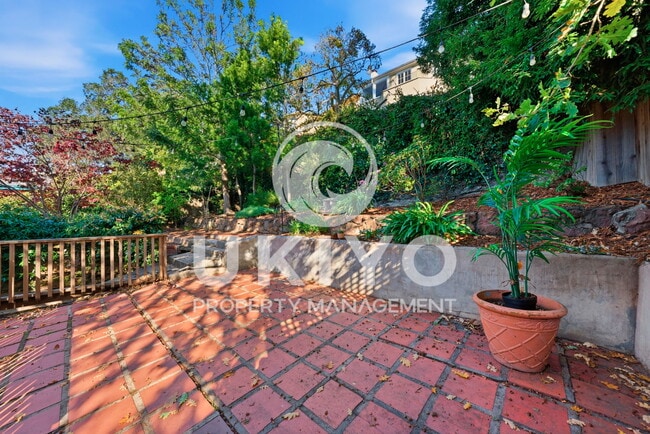 Building Photo - 860 Portal Ave