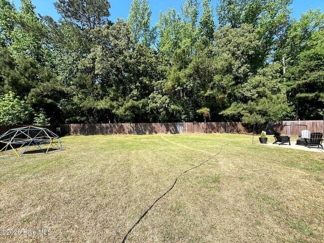 Building Photo - 561 Thorncliff Dr